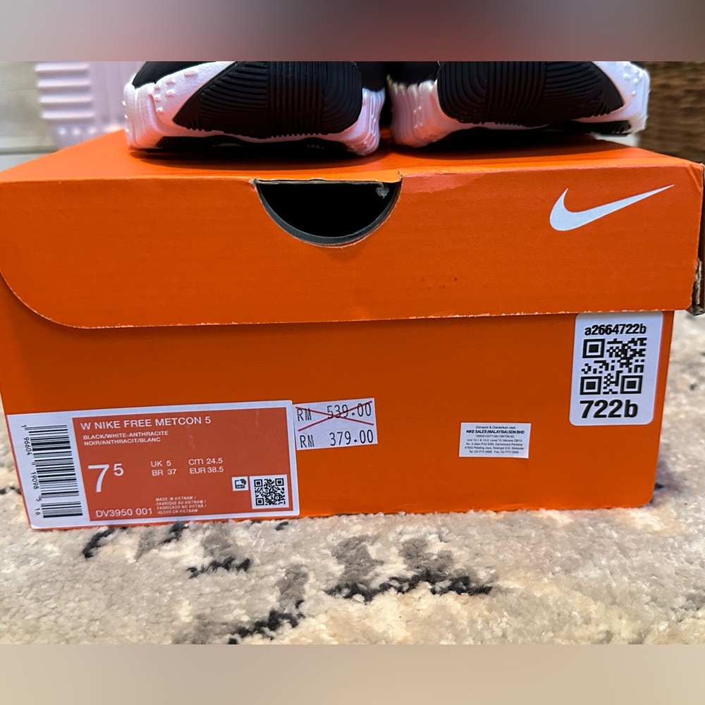 NIB 🆕 Womens Nike Metcon 5 Sneakers - Picture 8 of 8